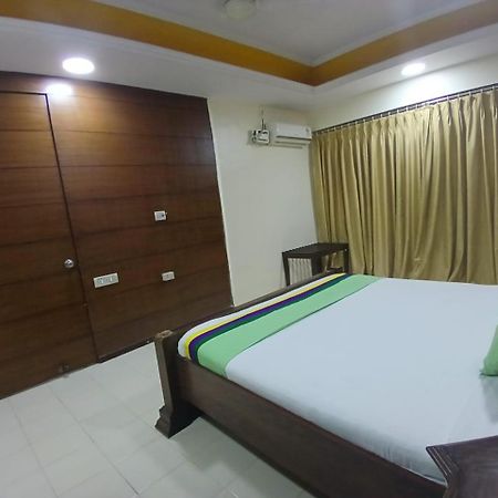 Blossom Rooms Hotel Vashishtha - Free Lunch Or Dinner- Free Breakfast Haiderabad Buitenkant foto