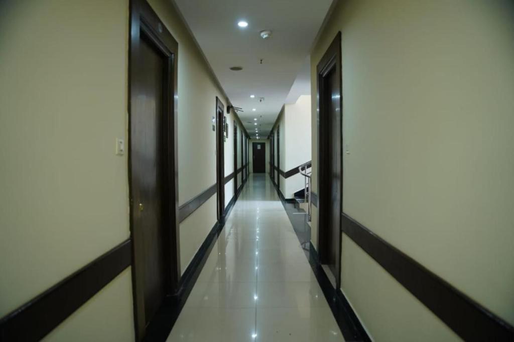 Blossom Rooms Hotel Vashishtha - Free Lunch Or Dinner- Free Breakfast Haiderabad Buitenkant foto