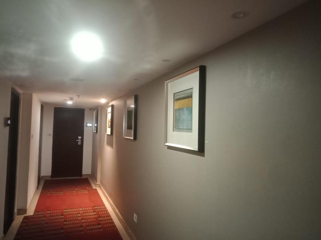 Blossom Rooms Hotel Vashishtha - Free Lunch Or Dinner- Free Breakfast Haiderabad Buitenkant foto