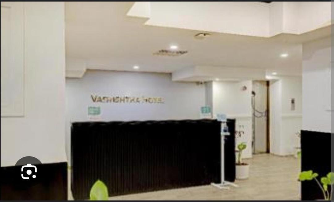 Blossom Rooms Hotel Vashishtha - Free Lunch Or Dinner- Free Breakfast Haiderabad Buitenkant foto