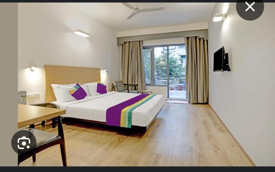 Blossom Rooms Hotel Vashishtha - Free Lunch Or Dinner- Free Breakfast Haiderabad Buitenkant foto