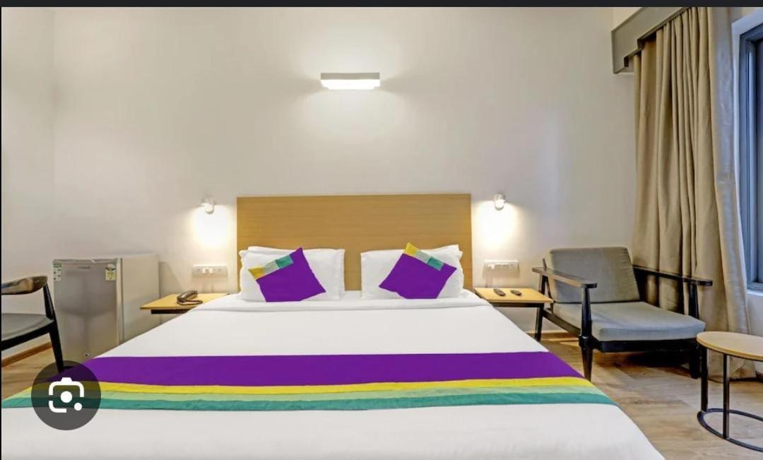 Blossom Rooms Hotel Vashishtha - Free Lunch Or Dinner- Free Breakfast Haiderabad Buitenkant foto