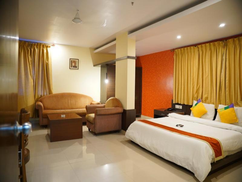 Blossom Rooms Hotel Vashishtha - Free Lunch Or Dinner- Free Breakfast Haiderabad Buitenkant foto