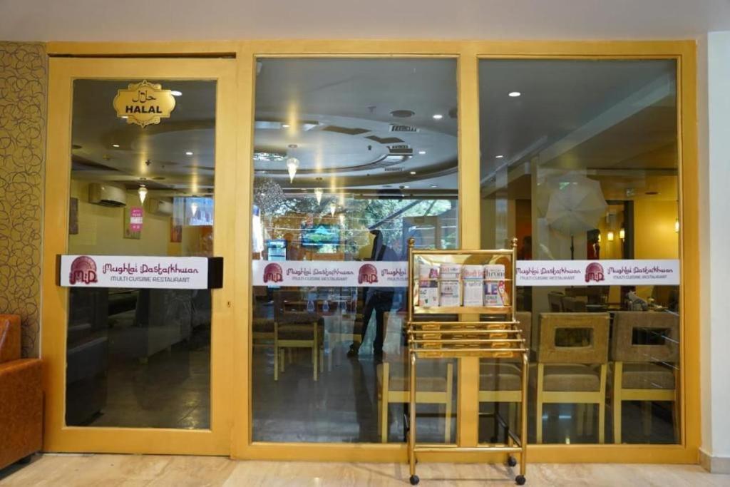Blossom Rooms Hotel Vashishtha - Free Lunch Or Dinner- Free Breakfast Haiderabad Buitenkant foto