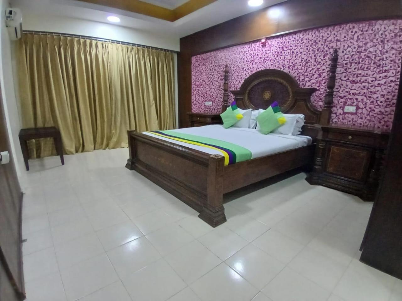 Blossom Rooms Hotel Vashishtha - Free Lunch Or Dinner- Free Breakfast Haiderabad Buitenkant foto