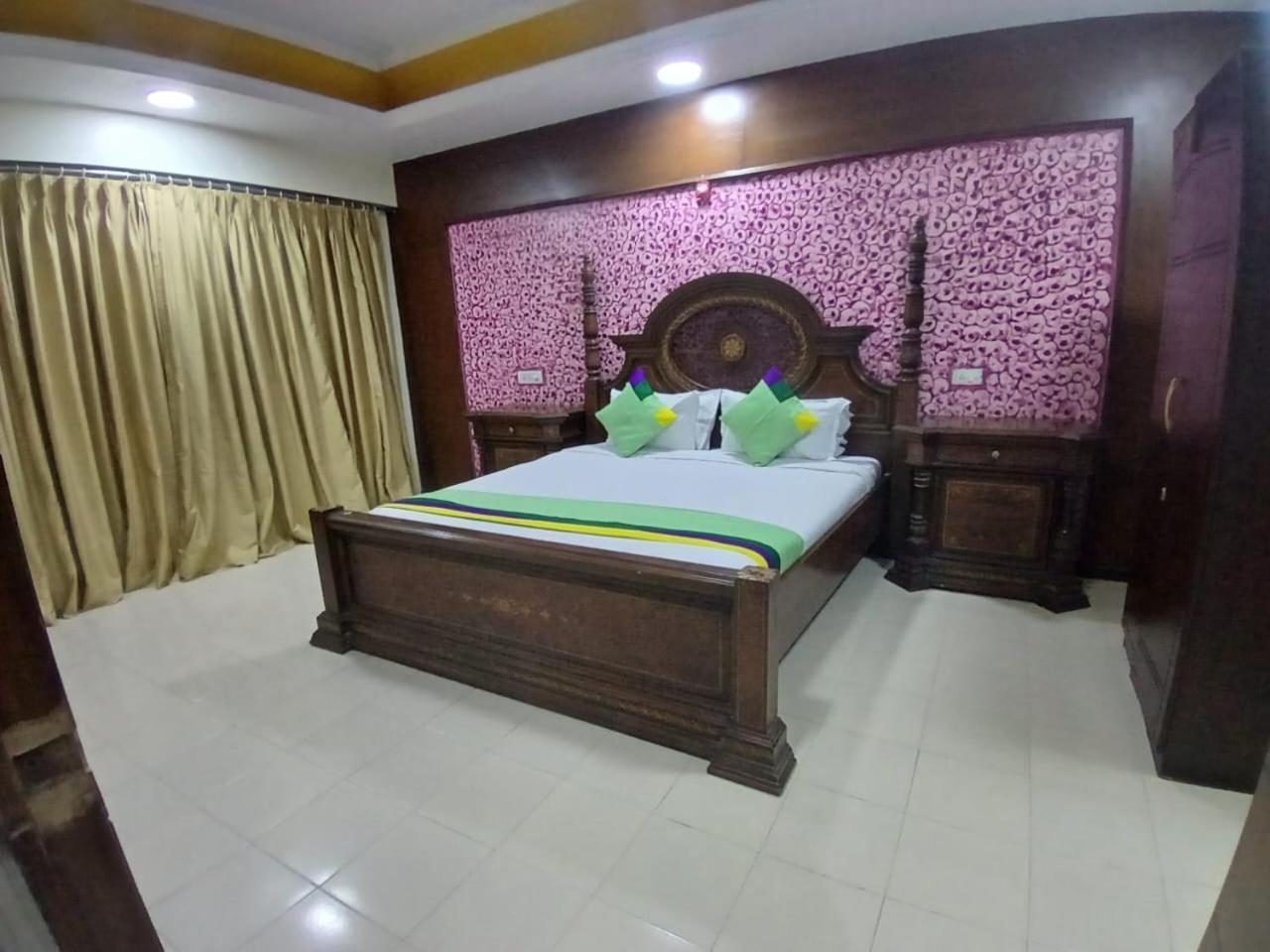 Blossom Rooms Hotel Vashishtha - Free Lunch Or Dinner- Free Breakfast Haiderabad Buitenkant foto