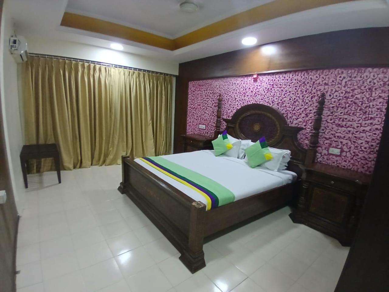 Blossom Rooms Hotel Vashishtha - Free Lunch Or Dinner- Free Breakfast Haiderabad Buitenkant foto